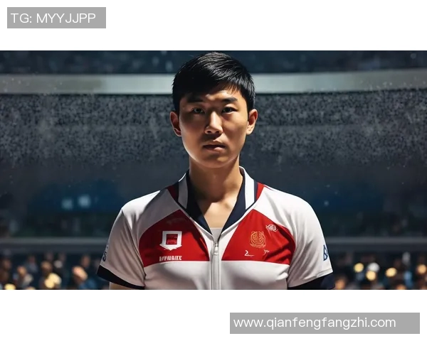 足球明星穿着黄色运动服展现活力与风采的精彩瞬间